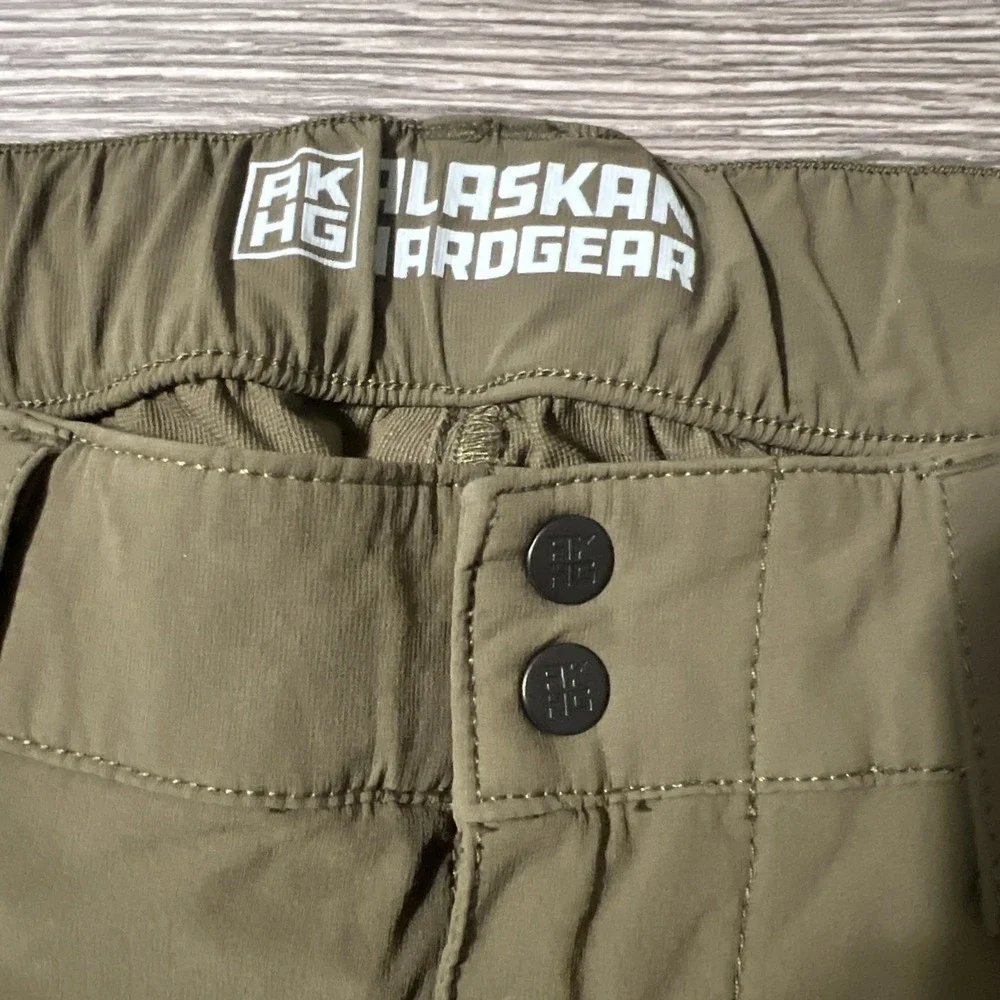 Alaskan Hardgear Army Green Men's Lightweight Nylon Hiking Shorts Size 38x10